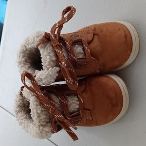 Old Navy boots size 8 toddler boys